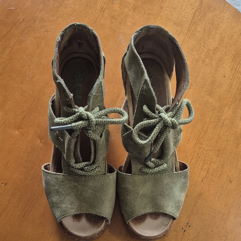 Sorel Joanie II Olive Green Lace-Up Open-Toe Sandals. Sz 7.5